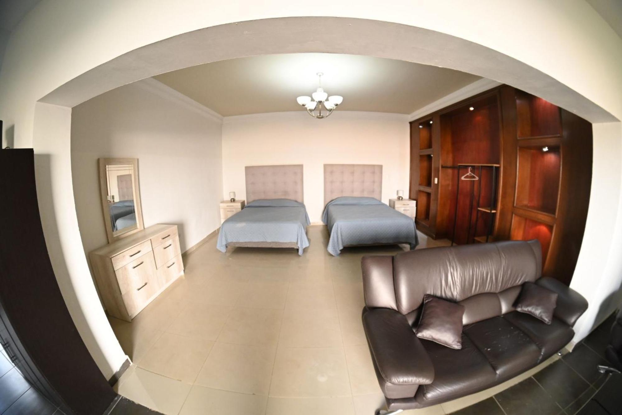 Room In Lodge - 18 Large Apartment For 2 People Torreón エクステリア 写真