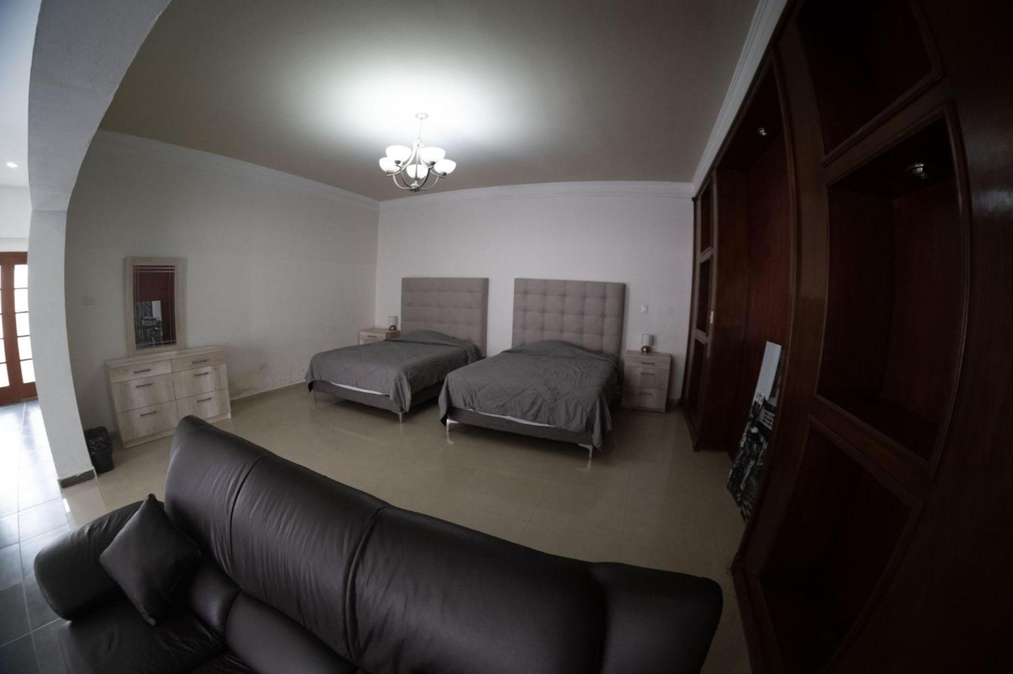 Room In Lodge - 18 Large Apartment For 2 People Torreón エクステリア 写真